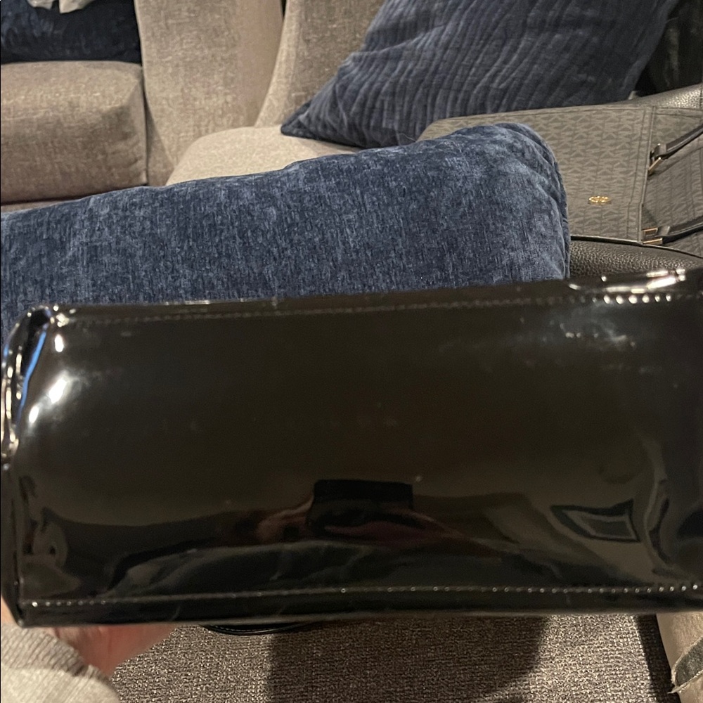 Kate Spade Black Patent Leather Tote with Bow Accent and circle pattern. NWOT - Picture 7 of 7